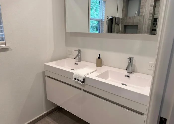Tranquil Retreat W Modern Flair Tallahassee