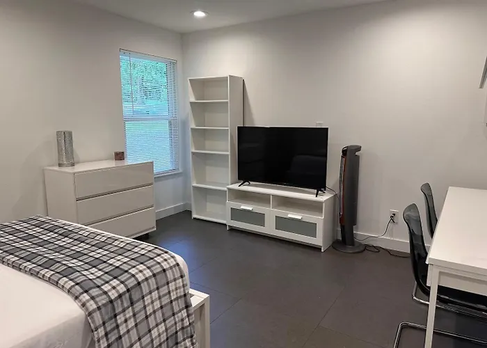 Tranquil Retreat W Modern Flair Tallahassee