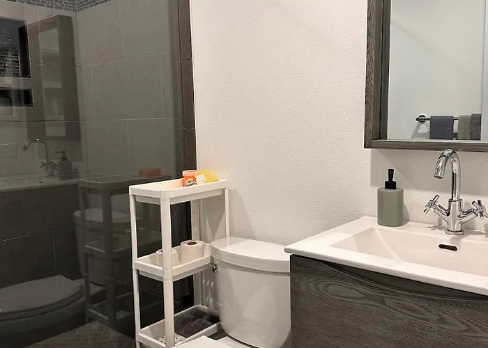Tranquil Retreat W Modern Flair Hébergement de vacances