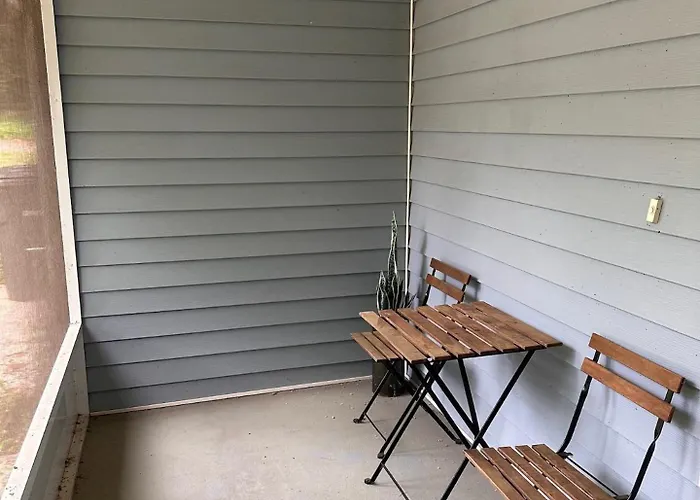 Tranquil Retreat W Modern Flair Hébergement de vacances Tallahassee